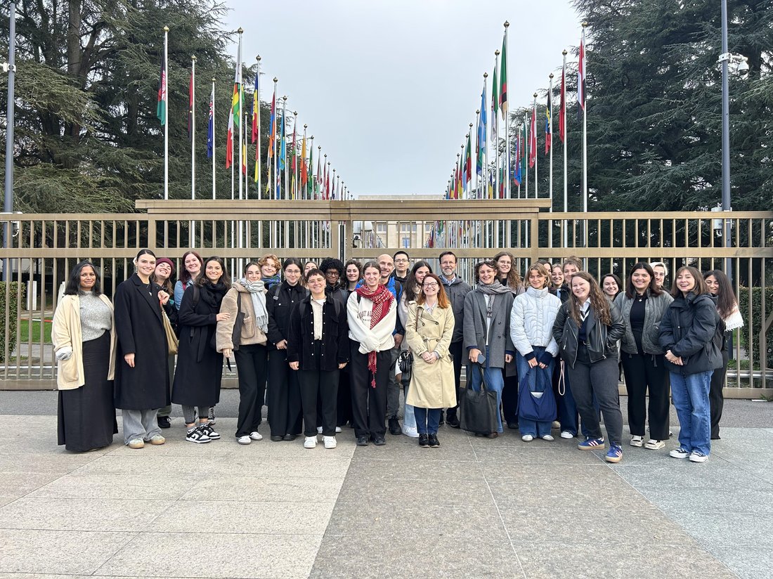 Students in front of the United Nations Office in Geneva